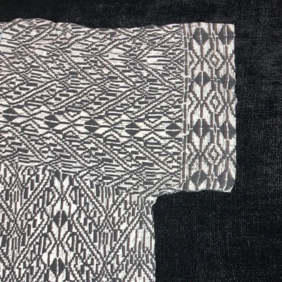 Old Navy Black and White Chevron Blouse - Picture 4 of 5